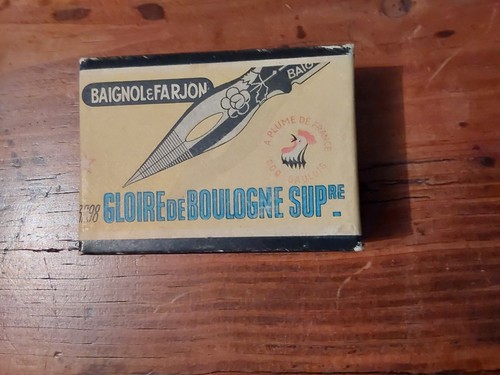 Boîte plumes baignol et - /,