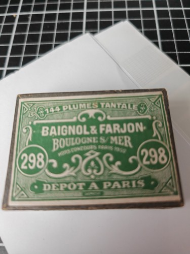 Boîte plumes scellée - boîte,