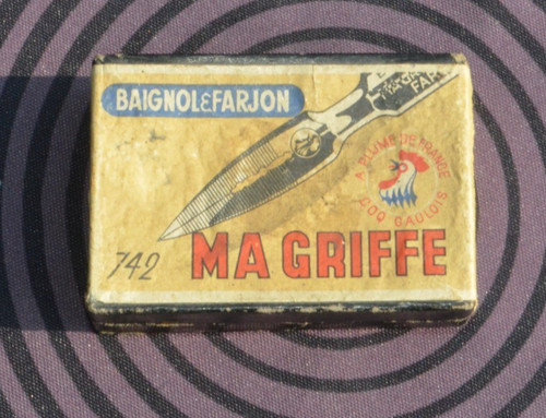 Boite plumes griffe - de,